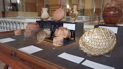 المتحف المصري بالتحرير يعرض مجموعة من الأواني الفخارية | صور 