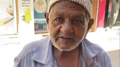 قصة كفاح أشهر عامل تسليك مجاري بمحافظة الأقصر: مبعرفش أقعد يوم من غير شغل | بث مباشر