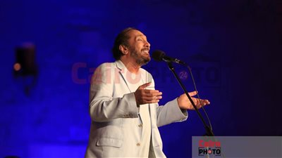 الجمهور متسلطن.. علي الحجار يشعل حفله بمهرجان القلعة للموسيقى | صور