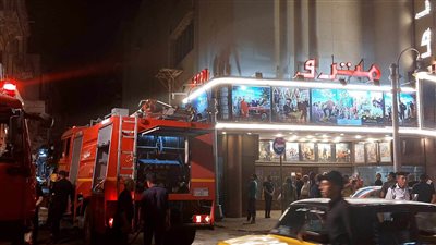 انتداب الأدلة الجنائية لمعاينة حريق سوبر ماركت لبيع المواد الغذائية في الإسكندرية