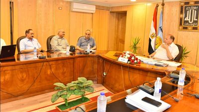 محافظ أسيوط يناقش خطة الأبنية التعليمية لصيانة المدارس قبل بداية العام الدراسي الجديد