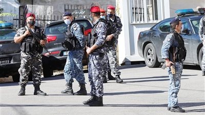 لديه ولد ويعمل حارسا.. تفاصيل مقتل شاب مصري خلال مشاجرة في لبنان | بث مباشر