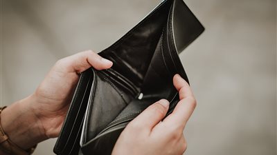 دراسة: أحلام اليقظة والتخطيط غير الواقعي يؤدي إلى الإفلاس