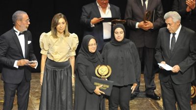 بعد 3 أيام من وفاتها.. مهرجان المسرح التجريبي يكرم اسم الناقدة رنا أبو العلا