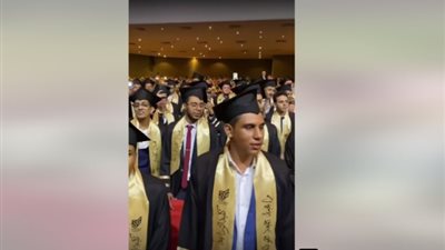 أنشودة خاصة.. طلاب زراعة الأزهر يتصدرون مواقع التواصل الاجتماعي بحفل تخرجهم