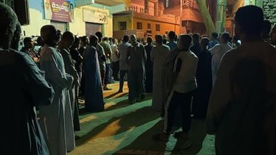 الأقصر تتشح بالسواد..المئات يودعون جثامين أسرة من 3 أفراد ضحايا حادث تصادم 