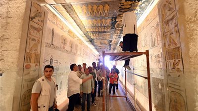 وزير السياحة يوجه بسرعة الانتهاء من ترميم بعض المقابر الأثرية بوادي الملوك | صور 