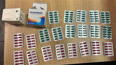 ضبط مستلزمات طب الأسنان وأدوية محظورة ونقد مصري بمطار القاهرة الدولي