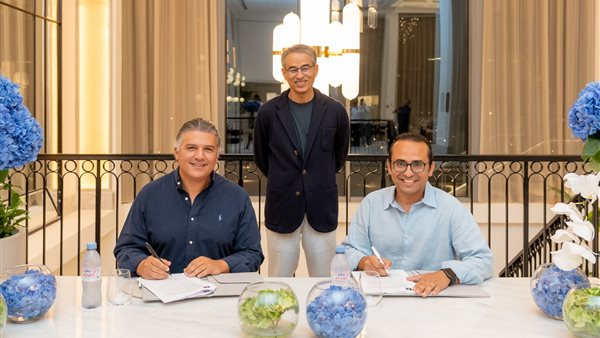  توقيع العقد