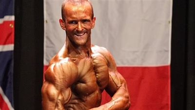 كان على حافة الموت.. لاعب كمال أجسام يصاب بتعفن الدم بعد طقطقة كتفه 