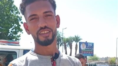 قصة شاب يبيع الذرة المشوي بشوارع أسيوط: بقف قدام النار 12 ساعة متصلة وماليش مصدر رزق تاني | بث مباشر