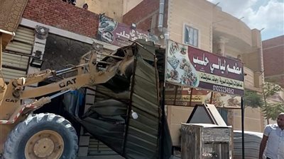 الإسكان تصدر 29 قرارا بغلق وتشميع محال تجارية بأحياء العاشر من رمضان