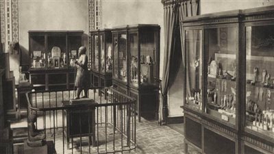 كان موجودًا في بولاق.. صورة نادرة للقطع الأثرية داخل المتحف المصري بالتحرير 