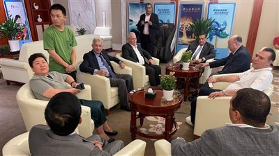 وزير التنمية المحلية يصل مدينة تشنغتشو الصينية للمشاركة بمنتدى رؤساء البلديات الدولي