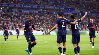 حكيمي ومبابي يقودان باريس سان جيرمان للفوز على ليون برباعية