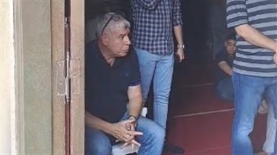 أحمد شوبير يؤدي صلاة الجنازة على خالته في مسجد الكنيسي بطنطا | بث مباشر