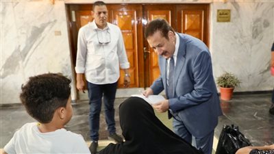 محافظ المنوفية يسلم 10 كراسي متحركة ومساعدات مالية ولحوم لعدد من ذوي الهمم بالمحافظة 