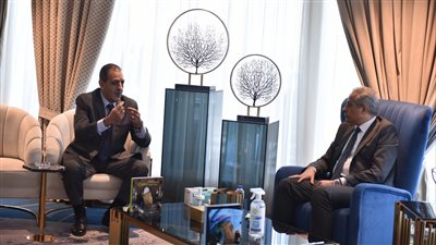  وزير العمل يوجه بالبدء في وضع آليات عمل للتعاون مع أكبر مجمع للإصدارات الذكية والمؤمنة