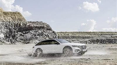 ظهور مرسيدس بنز الفئة E الجديدة كليًا لأول مرة | صور