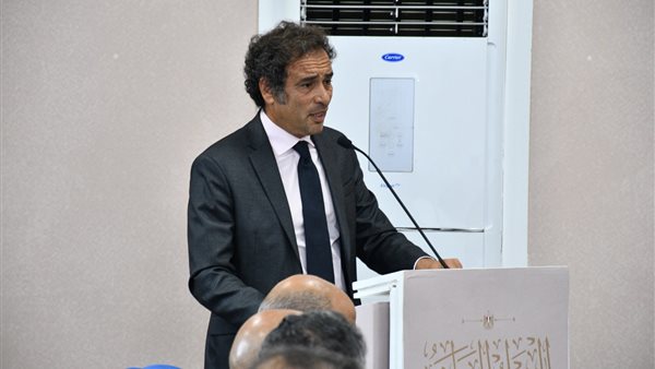 عمرو حمزاوي