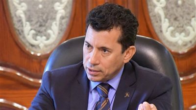 وزير الرياضة يهنئ لاعب منتخب الجودو بعد فوزه ببرونزية بطولة العالم في البرتغال