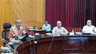 محافظ الإسماعيلية يستعرض المنظومة الإلكترونية الجديدة لإدارة مشروعات مديرية الطرق والنقل