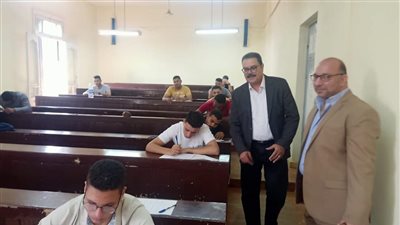 نائب رئيس جامعة الأزهر لشئون التعليم والطلاب يتفقد لجان امتحانات التصفية بكليات فرع الدًّرَّاسة