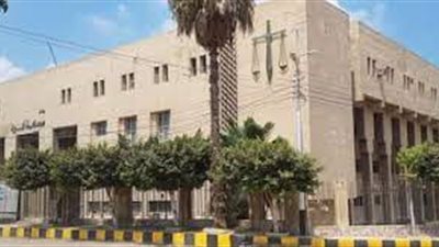 وصول المتهمين بإنهاء حياة جارهم إلى مقر المحاكمة بكفر الشيخ| بث مباشر 