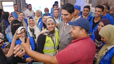 حياة كريمة وأبو هشيمة تسلمان مشاريع تمكين اقتصادي و2 طن لحوم ومواد غذائية لأهالي بني سويف