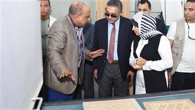 رئيس هيئة الاستثمار يسلم عقود تشغيل ورش مدينة دمياط للأثاث