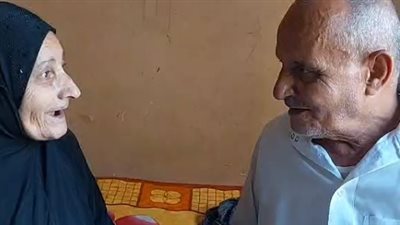 عنده 80 سنة.. مسن يحصل على شهادة محو الأمية بالغربية: اللي بيقرا ويكتب ماشي شايف في الدنيا| بث مباشر 