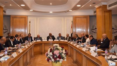 غرفة القاهرة تناقش استعدادات إطلاق معرض أهلًا مدارس في 15 سبتمبر الجاري