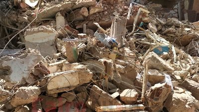 أحد المتضررين من انهيار عقار حدائق القبة: خسرت مصدر رزقي وعوضي على الله| صور 