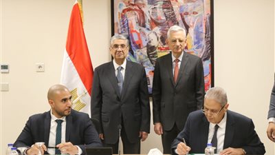 وزير الكهرباء وسفير فرنسا يشهدان مراسم توقيع مذكرتي تفاهم في مجال الطاقة