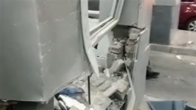 إصابة 8 أشخاص في حادث تصادم ميكروباص بالرصيف بالطريق الأوسطي