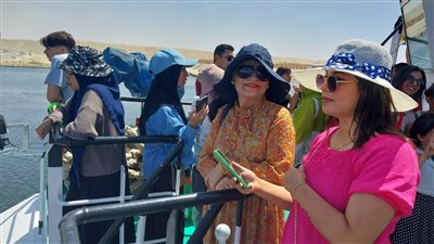 جولة بحرية بقناة السويس للفرق المشاركة بمهرجان الإسماعيلية الدولي للفنون الشعبية 