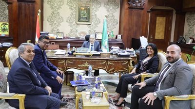 محافظ المنيا يلتقي وفد المكتب الفني لقداسة البابا تواضروس الثاني