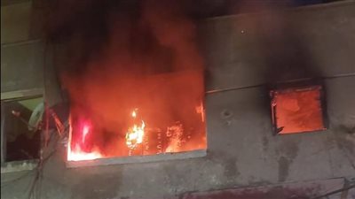 السيطرة على حريق في شقة سكنية بإمبابة | صور