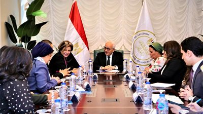 وزير التعليم خلال لقائه وفد البنك الدولي: تأسيس بنية تكنولوجية في 2500 مدرسة ثانوية