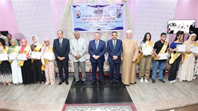 محافظ البحر الأحمر يكرم 131 طالبًا من أوائل الشهادات العامة | صور