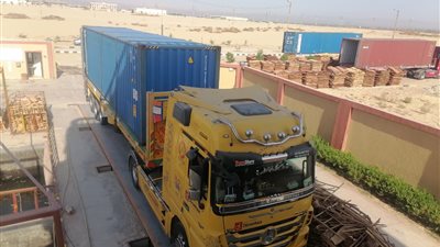 محافظ قنا: قفط الصناعية تصدر الشحنة الثالثة من ألواح الكونتر للصين خلال عام