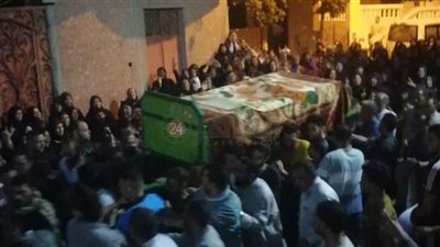 شهيد لقمة العيش.. جنازة مهيبة بالشرقية لشاب لقي مصرعه صعقًا بالكهرباء في سفاجا | صور
