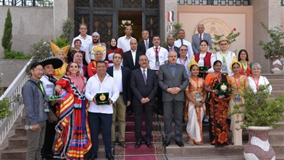 محافظ الإسماعيلية يستقبل الفرق الأجنبية والعربية المشاركة بمهرجان الإسماعيلية للفنون الشعبية