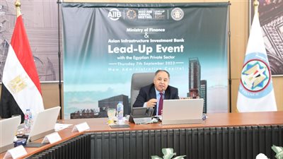 وزير المالية يدعو القطاع الخاص لعقد شراكات تنموية مع البنك الآسيوي متعدد الأطراف