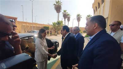 محافظ شمال سيناء يستقبل وزيرة الثقافة لتفقد ورش الحرف السيناوية بالشيخ زويد