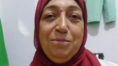 سيدة توزع الزي المدرسي بالمجان على غير القادرين بالعمرانية: لازم نعمل الخير عشان ربنا يكرمنا |بث مباشر