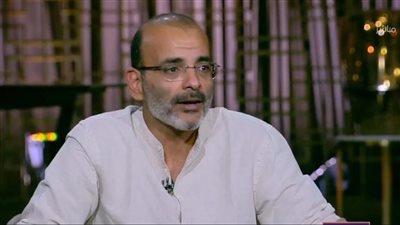 أيمن بهجت قمر يطالب بتأسيس نقابة للشاعر المصري: ليه سايبين أي حد يكتب.. عيب نبقى ملناش نقابة