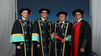 جامعة إيست لندن تمنح الدكتوراه الفخرية لوزير التعليم العالي تقديرًا لتاريخه العلمي