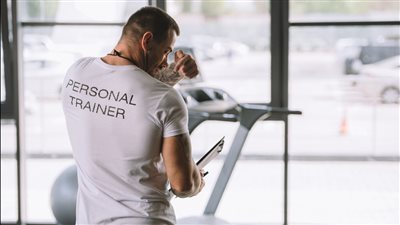 بعد تشخيص خاطئ.. إصابة مدرب لياقة بدنية بنوع نادر من السرطان في جورجيا