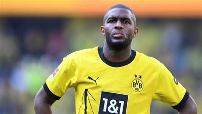 موديست صفقة الأهلي المحتملة: لن أشعر بالخجل إذا لعبت في مستوى أدنى